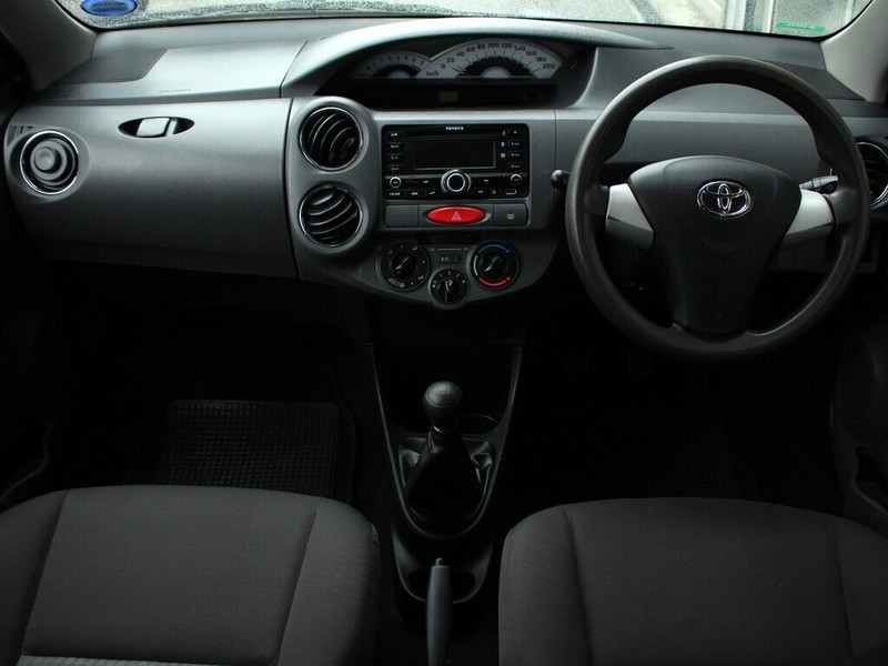 Toyota Etios - Authentique Autos - Image 6