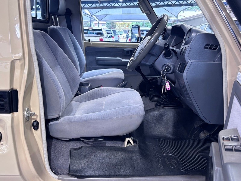 Toyota Land Cruiser - We Buy Bakkies - Image 13