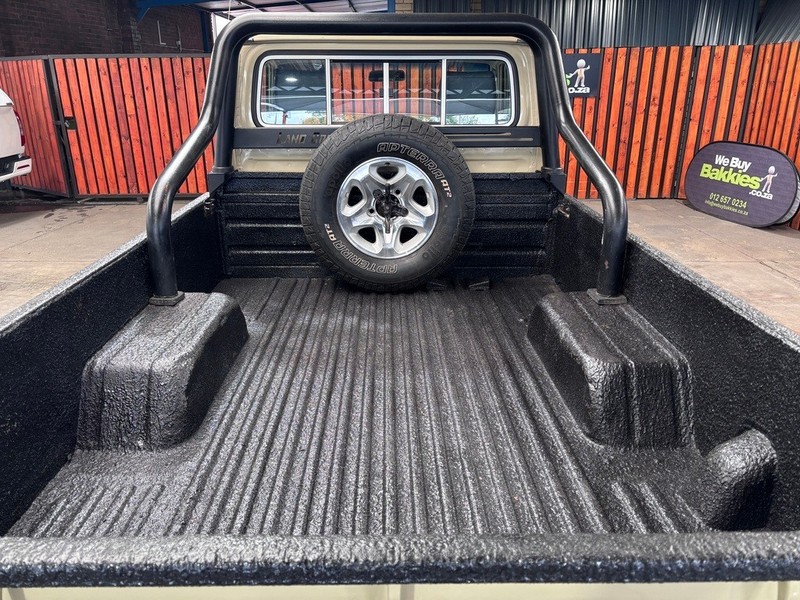 Toyota Land Cruiser - We Buy Bakkies - Image 9