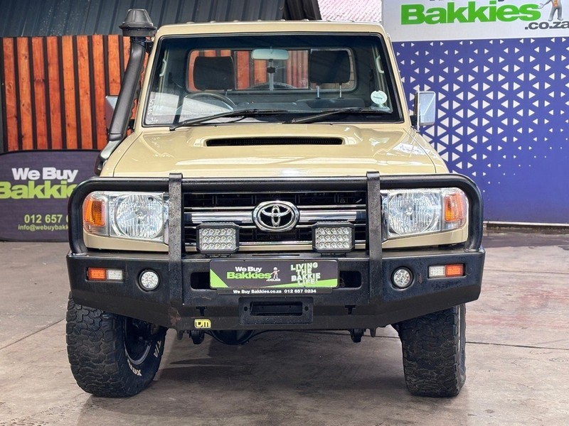 Toyota Land Cruiser - We Buy Bakkies - Image 3