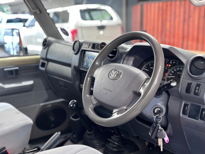 Toyota Land Cruiser - We Buy Bakkies - Image 15