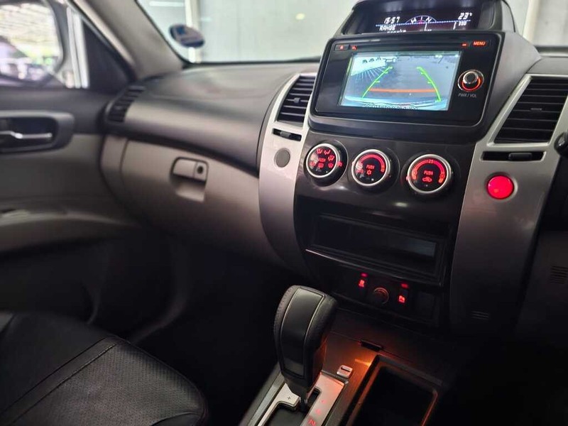 Mitsubishi Pajero - Auto Hot Spot - Image 11