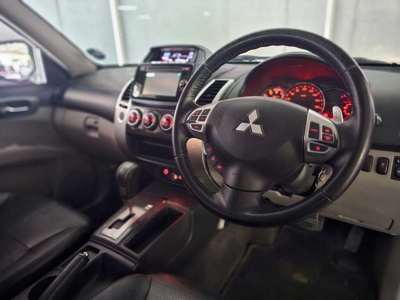 Mitsubishi Pajero - Auto Hot Spot - Image 8