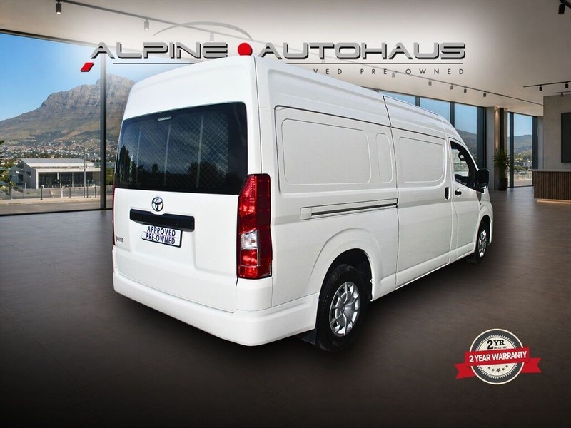 Toyota Quantum - Alpine Autohaus - Image 12