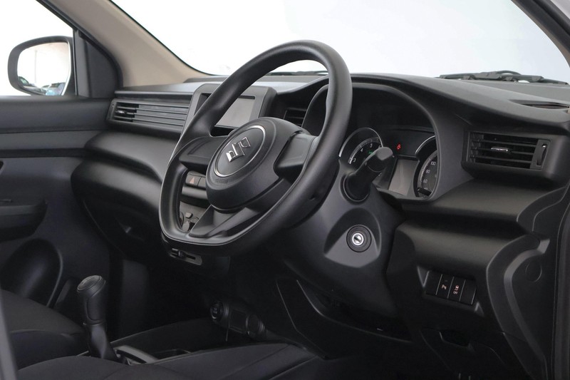 Suzuki Ertiga - Audi Centre Hatfield - Image 19