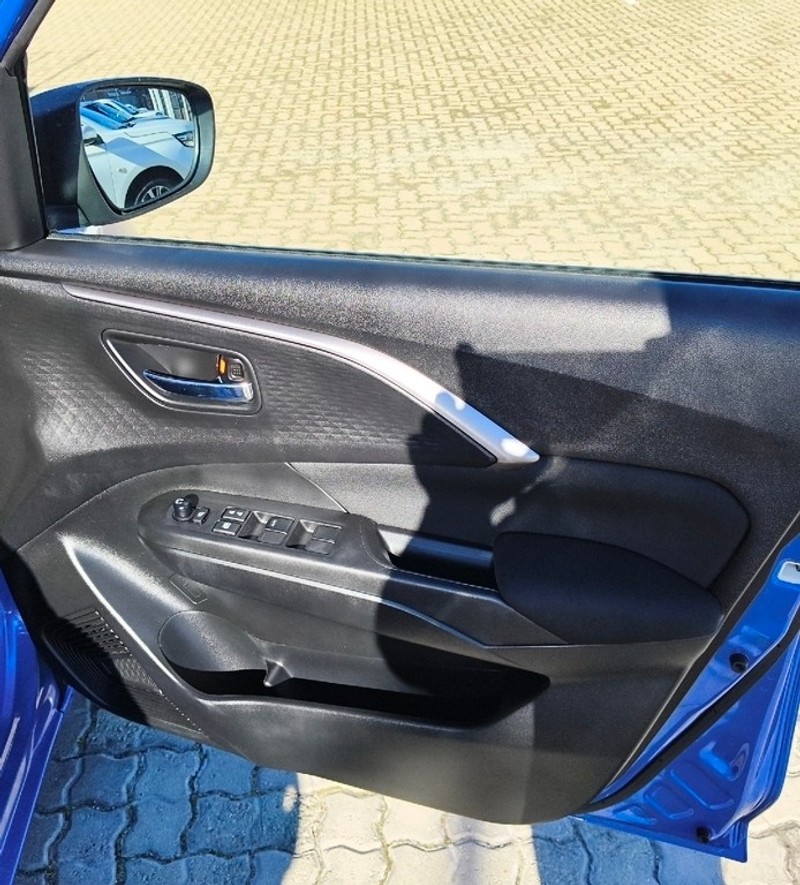 Suzuki Swift - King Cars Bellville/Vredekloof - Image 11