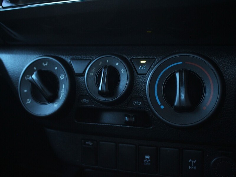 Toyota Hilux - Authentique Autos - Image 11