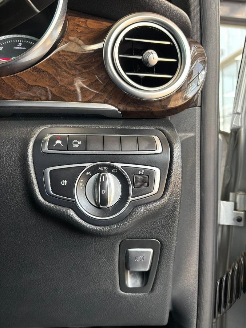 Mercedes-Benz V-class - Mitsubishi Rivonia - Image 12