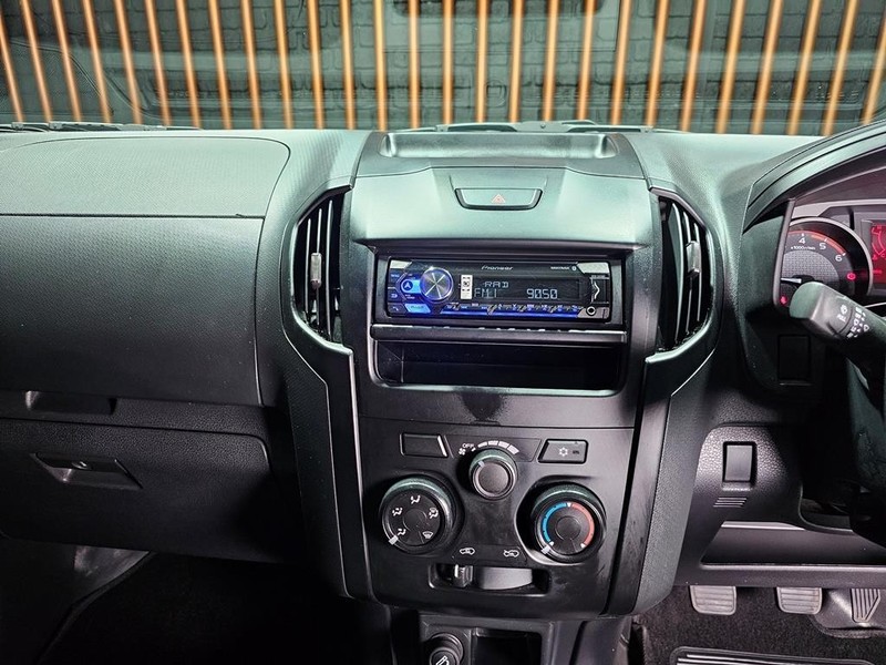 Isuzu D-Max - Mit Mak Motors - Image 12