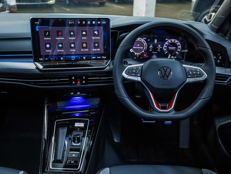 Volkswagen Golf - Hatfield VW Bryanston - Image 16