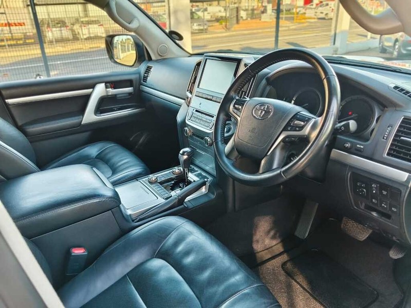 Toyota Land Cruiser - King Cars Bellville/Vredekloof - Image 10