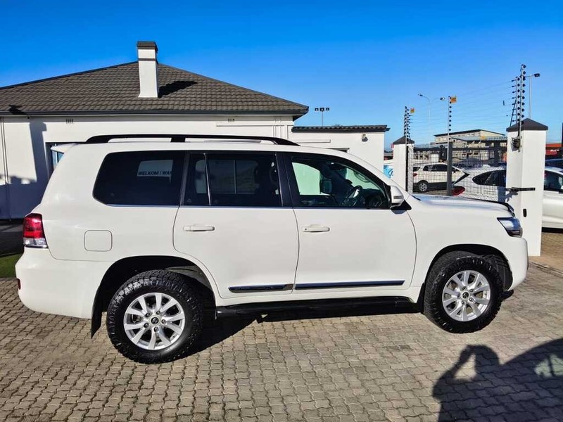 Toyota Land Cruiser - King Cars Bellville/Vredekloof - Image 8