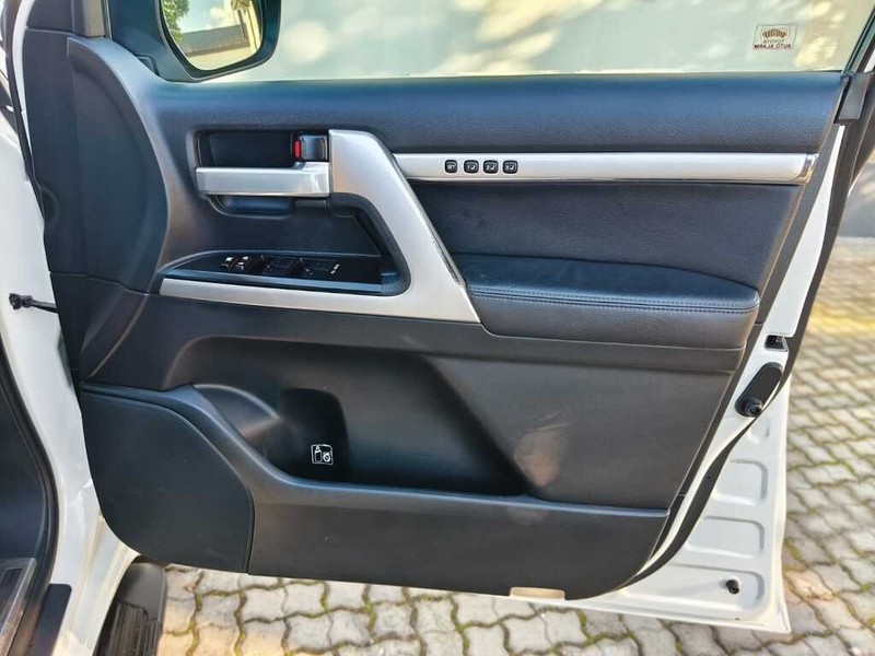 Toyota Land Cruiser - King Cars Bellville/Vredekloof - Image 13