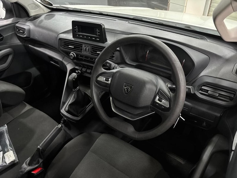 Peugeot Landtrek - ICar Gezina - Image 5