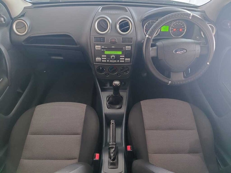 Ford Ikon - Stiaan Autos (Pty) Ltd - Image 9