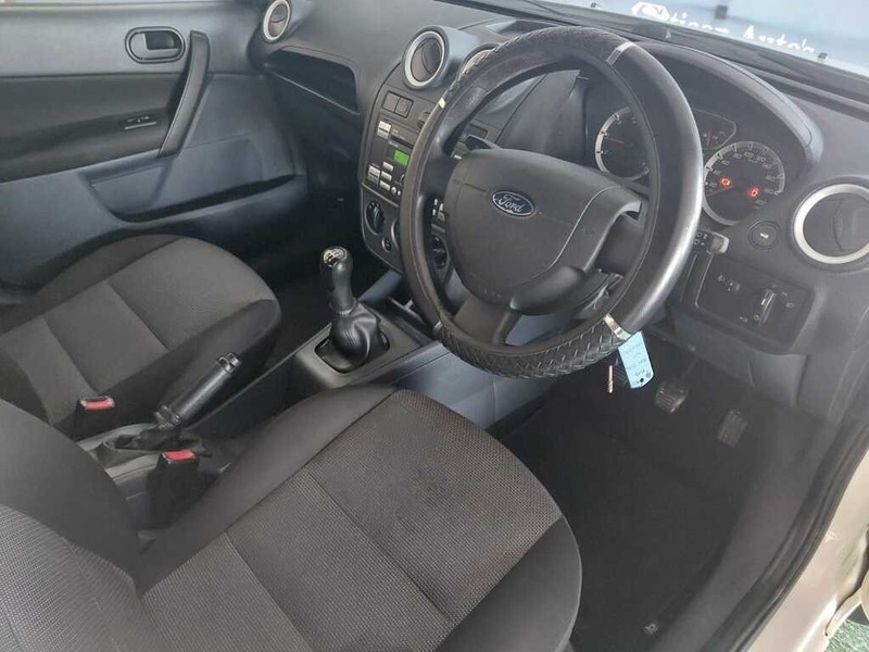 Ford Ikon - Stiaan Autos (Pty) Ltd - Image 7