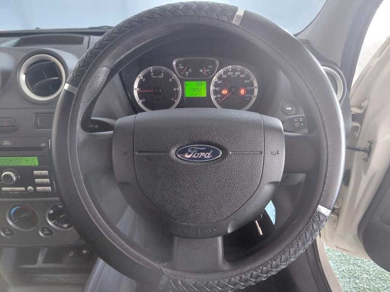 Ford Ikon - Stiaan Autos (Pty) Ltd - Image 11