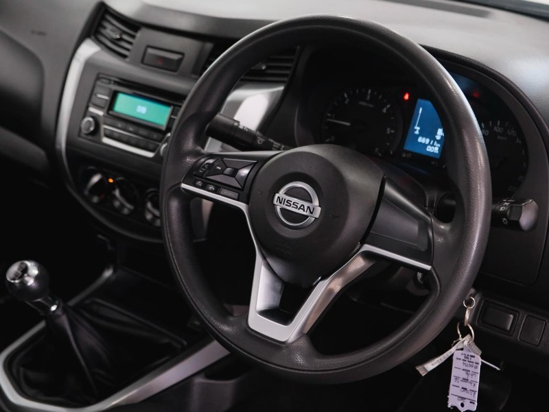 Nissan Navara - Chery Waterfall - Image 2