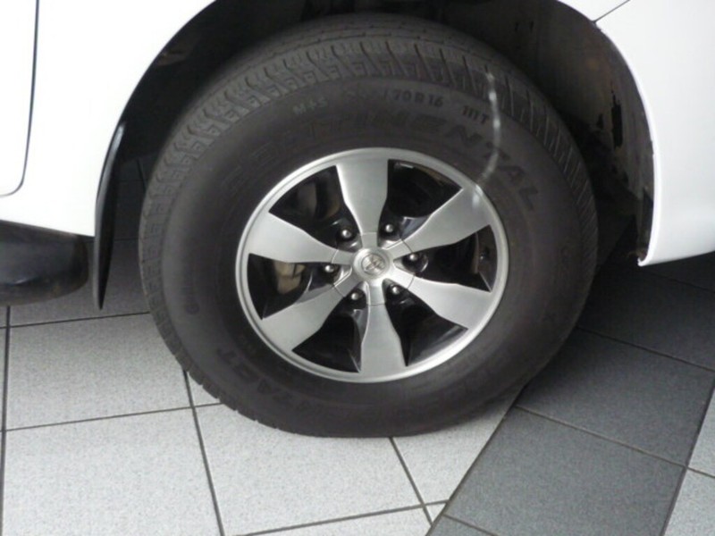 Toyota Hilux - LisaCars - Image 9
