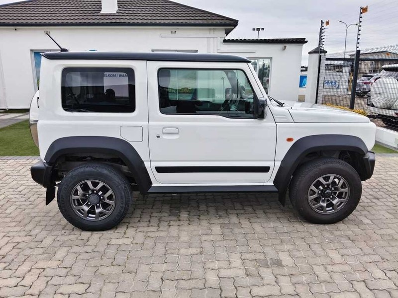 Suzuki Jimny - King Cars Bellville/Vredekloof - Image 8