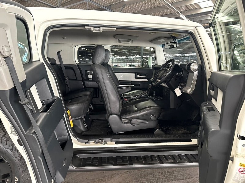 Toyota FJ Cruiser - Bakwena Auto Sales - Image 10