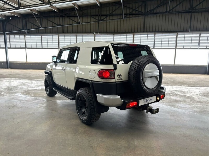 Toyota FJ Cruiser - Bakwena Auto Sales - Image 5