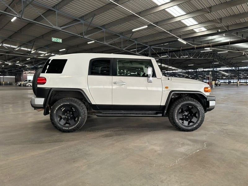 Toyota FJ Cruiser - Bakwena Auto Sales - Image 9