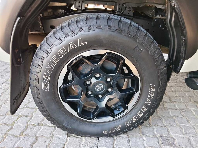 Toyota Hilux - King Cars Bellville/Vredekloof - Image 18