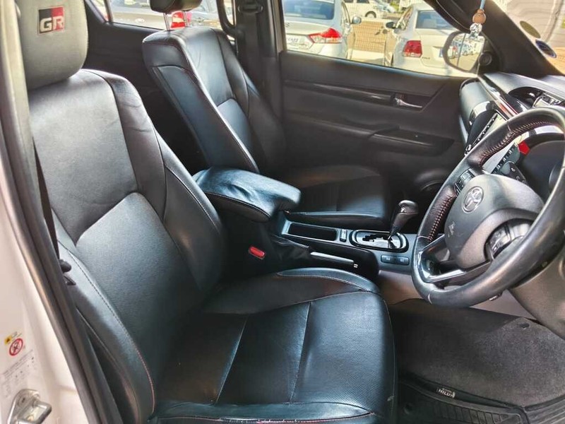 Toyota Hilux - King Cars Bellville/Vredekloof - Image 12