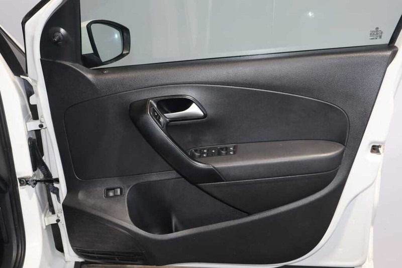 Volkswagen Polo - Bluebird Motors - Image 11