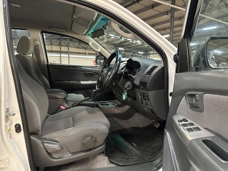 Toyota Hilux - Bakwena Auto Sales - Image 15