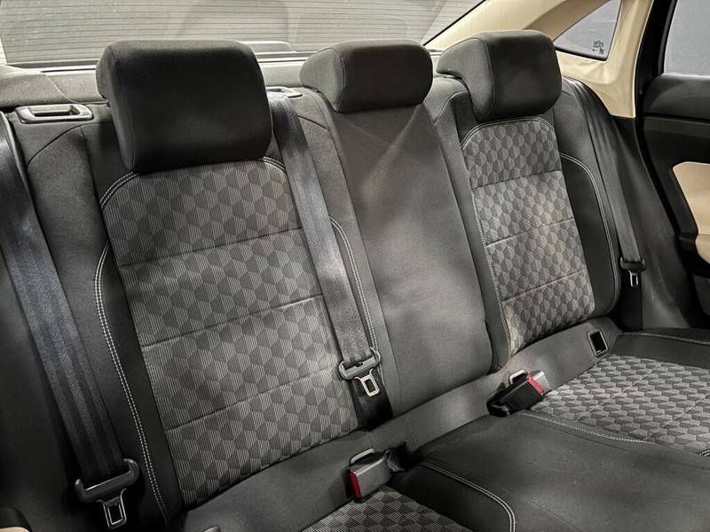 Volkswagen polo sedan - ICar Gezina - Image 9