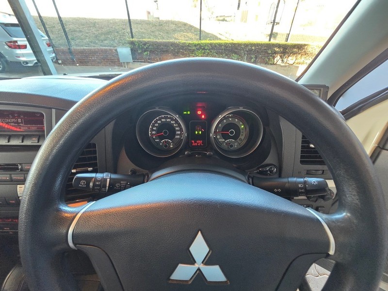Mitsubishi Pajero - Auto Investments Montana - Image 13