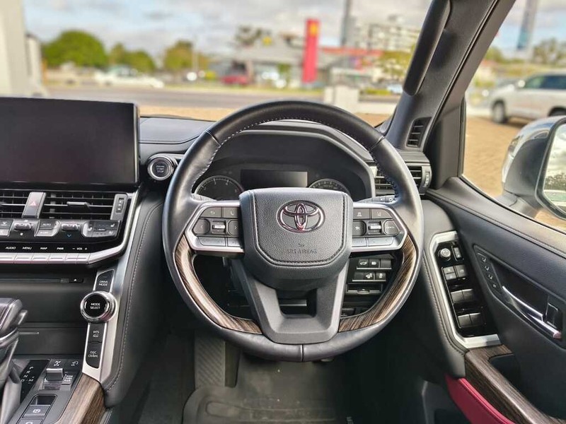 Toyota Land Cruiser - King Cars Bellville/Vredekloof - Image 11
