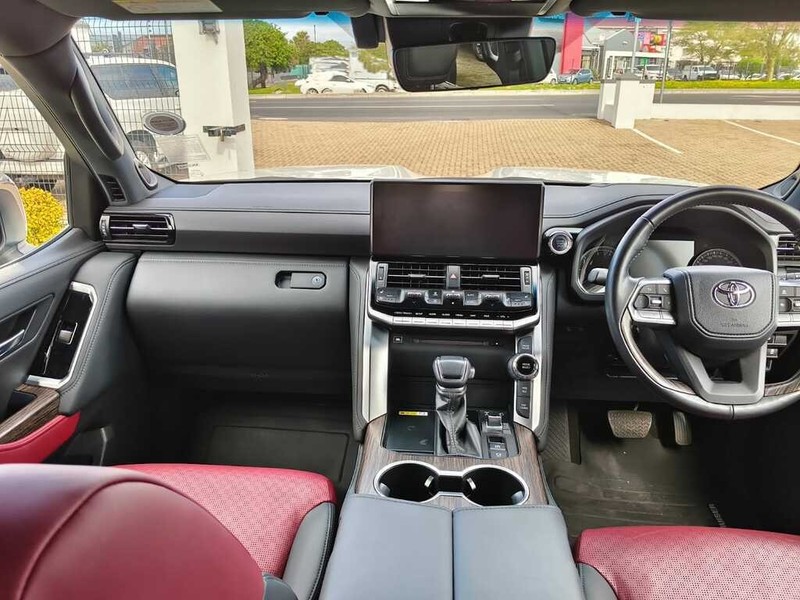 Toyota Land Cruiser - King Cars Bellville/Vredekloof - Image 10