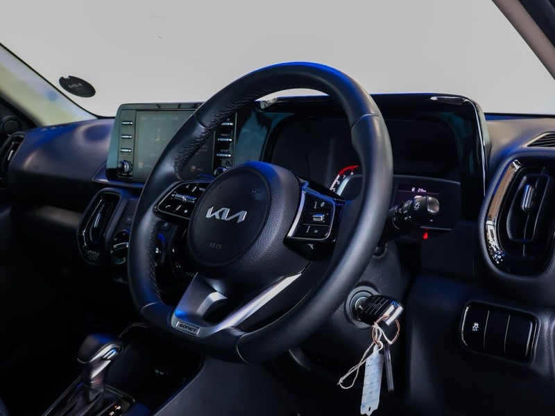 Kia Sonet - OMODA JAECOO Silver Lakes - Image 6
