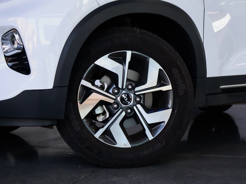 Kia Sonet - OMODA JAECOO Silver Lakes - Image 4