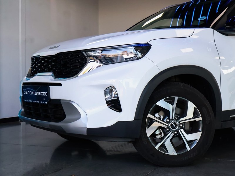 Kia Sonet - OMODA JAECOO Silver Lakes - Image 2