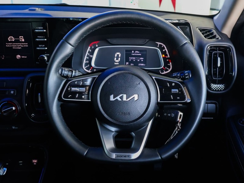 Kia Sonet - OMODA JAECOO Silver Lakes - Image 13