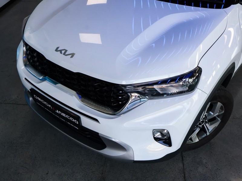Kia Sonet - OMODA JAECOO Silver Lakes - Image 3