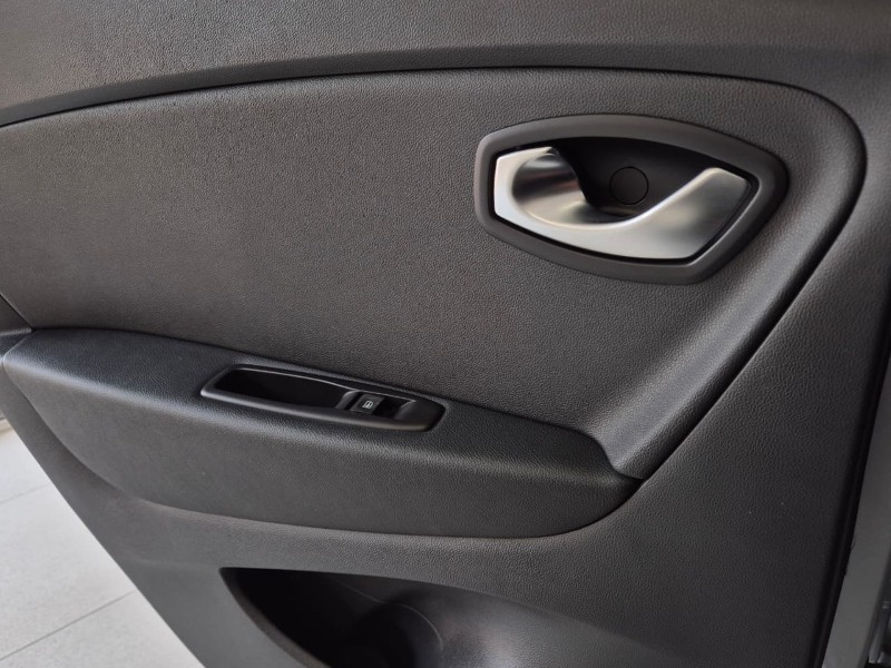 Renault Captur - Ford Bryanston - Image 11