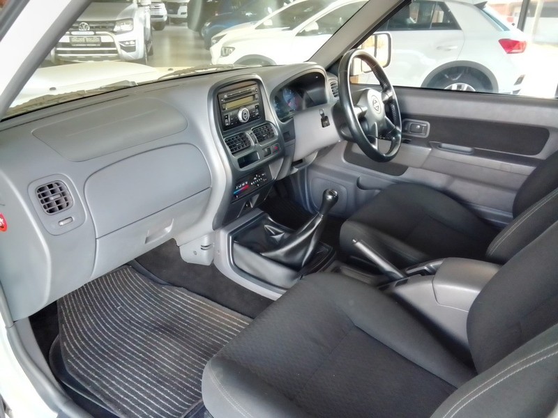 Nissan NP300 Hardbody - Markon Motors - Image 12