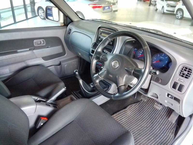 Nissan NP300 Hardbody - Markon Motors - Image 11