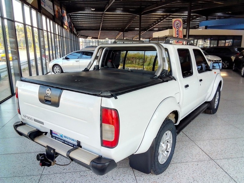 Nissan NP300 Hardbody - Markon Motors - Image 4