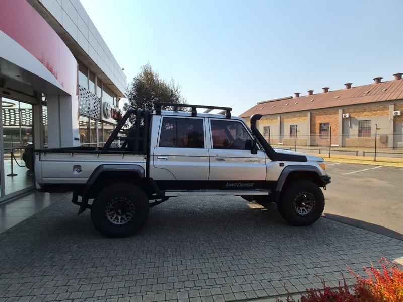 Toyota land cruiser 79 - Nic Bottari Toyota - Image 3