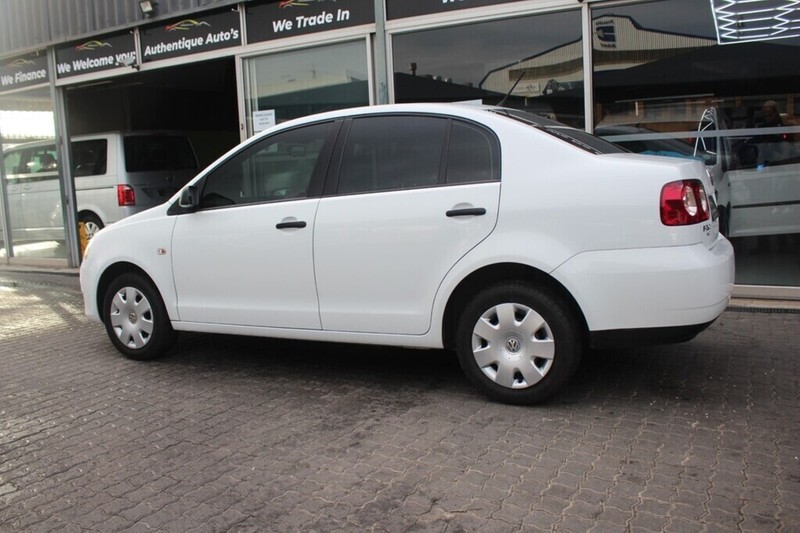 Volkswagen Polo Vivo - Authentique Autos - Image 8