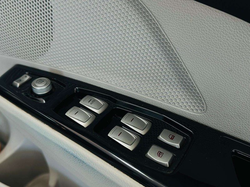 Mahindra XUV300 - Thorp Tableview - Image 13