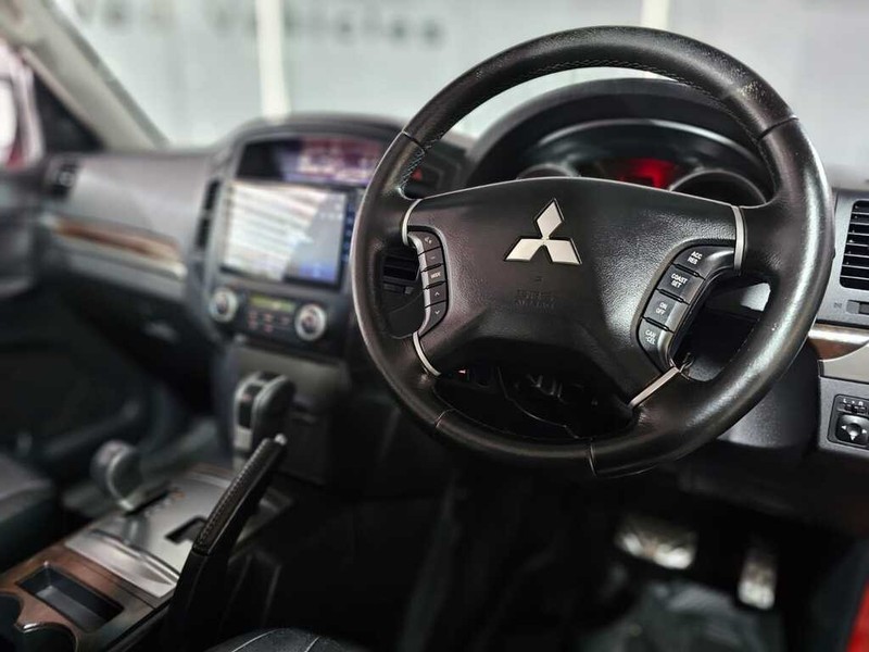 Mitsubishi Pajero - Auto Hot Spot - Image 8