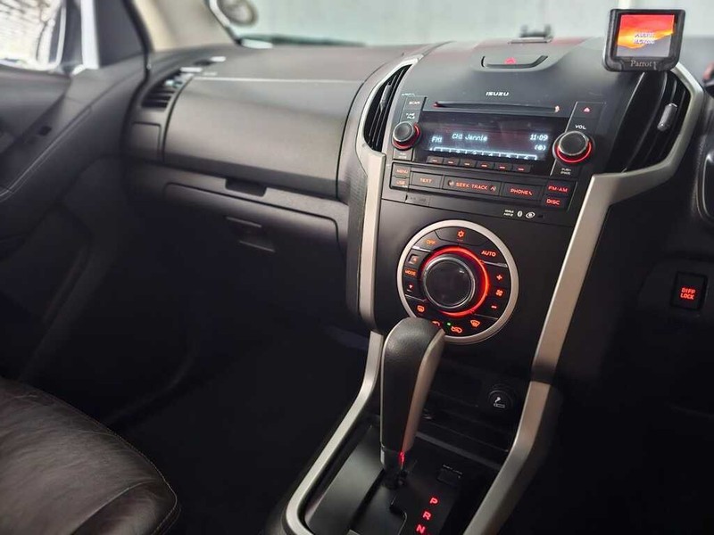 Isuzu KB - Auto Hot Spot - Image 12