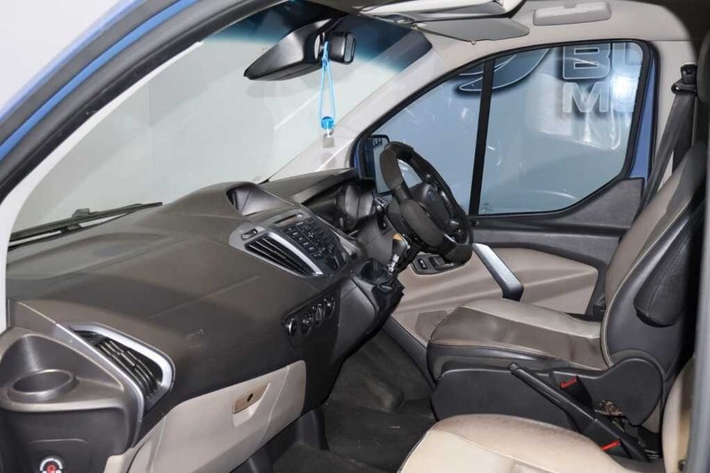 Ford Tourneo Custom - Bluebird Motors - Image 10